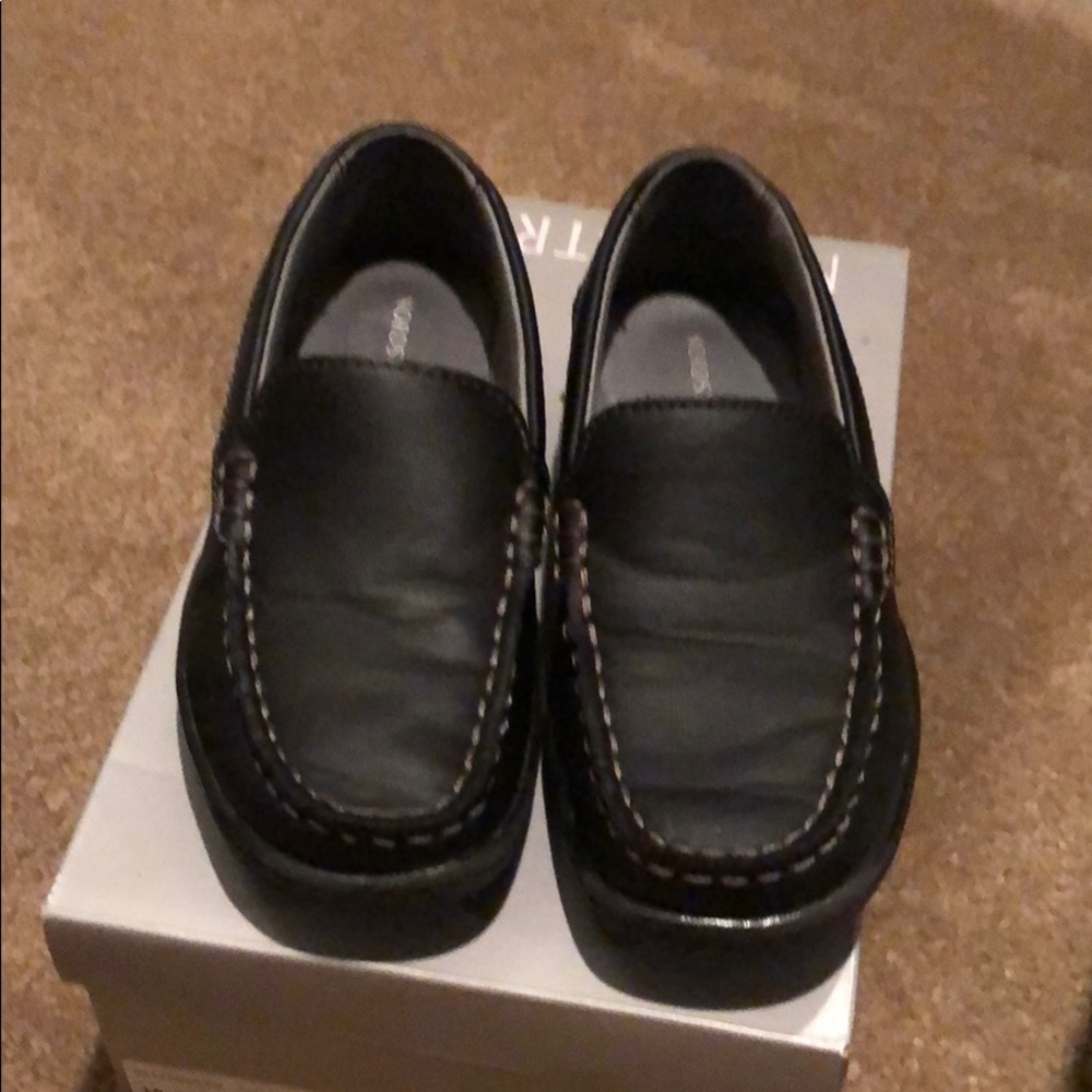 Kids dress shoe size 10.5M